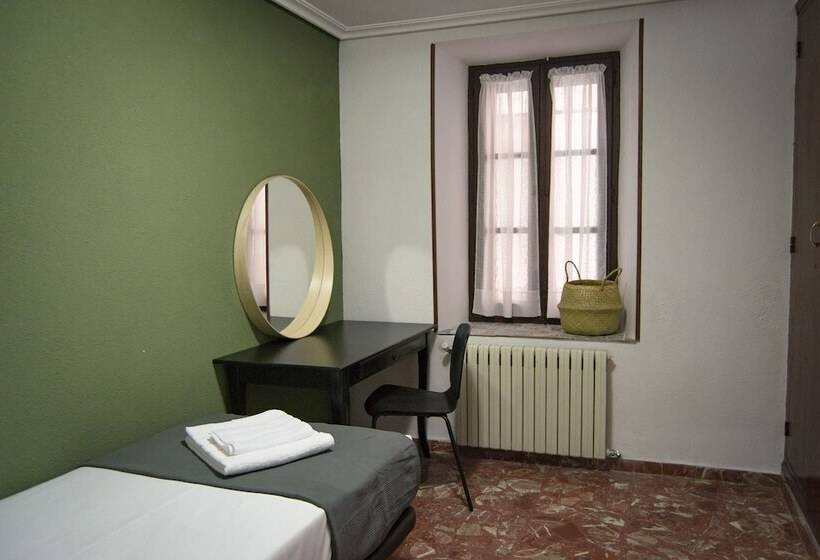 آپارتمان خانوادگی, Tres Puentes Anguiano