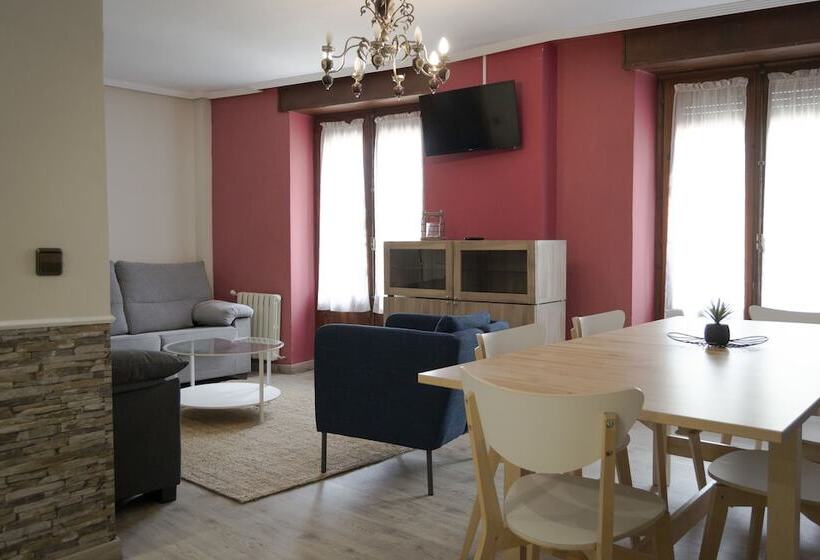 آپارتمان خانوادگی, Tres Puentes Anguiano