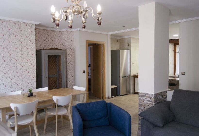 آپارتمان خانوادگی, Tres Puentes Anguiano