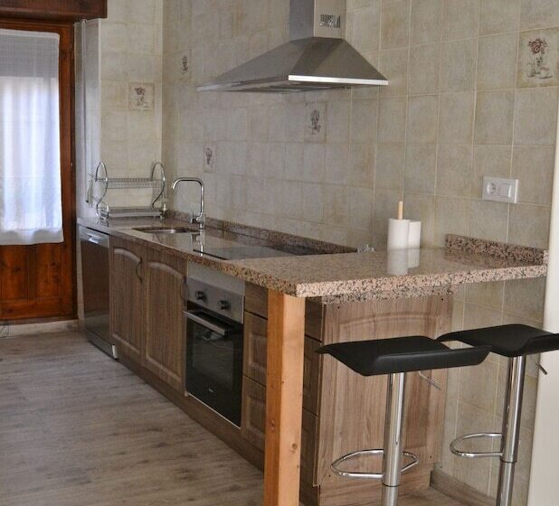 آپارتمان خانوادگی, Tres Puentes Anguiano