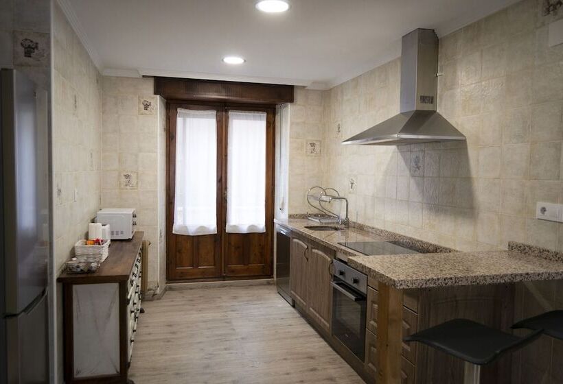 آپارتمان خانوادگی, Tres Puentes Anguiano