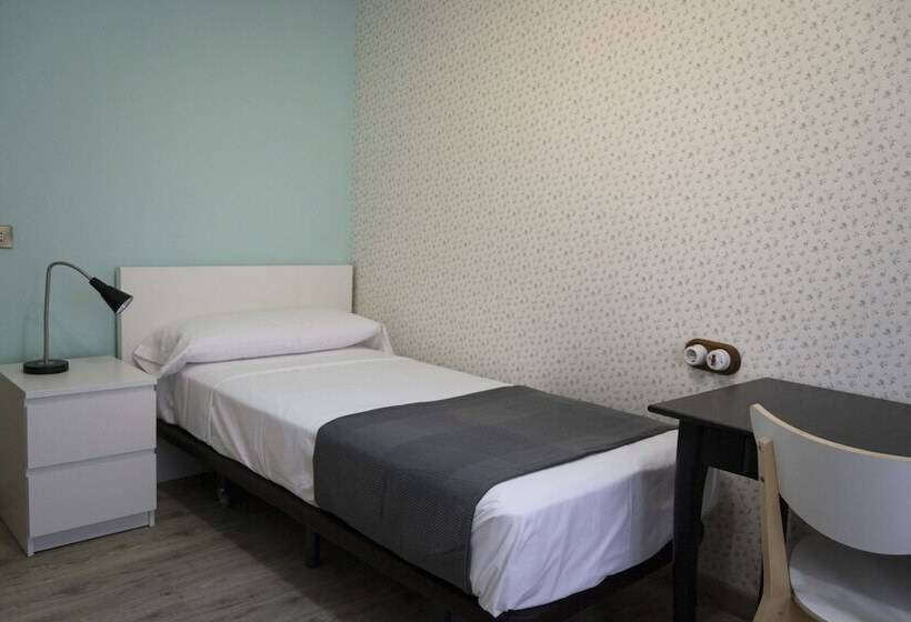 آپارتمان خانوادگی, Tres Puentes Anguiano