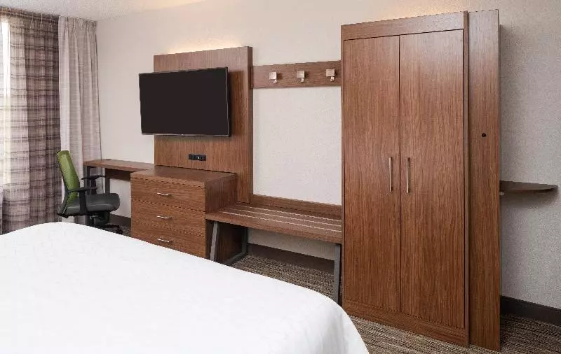 身障者適用キングサイズベッドルーム, Holiday Inn Express Boca Raton   West, An Ihg