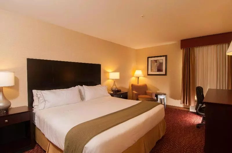キングサイズベッドのスタンダードルーム, Holiday Inn Express Vernon Manchester, An Ihg