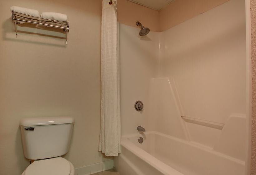 غرفه قياسيه سريرين مزدوجين, Key West Inn  Baxley