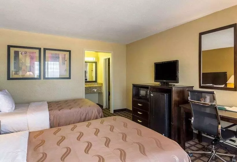２ダブルベッドのスタンダードルーム, Quality Inn & Suites Baton Rouge West  Port Allen