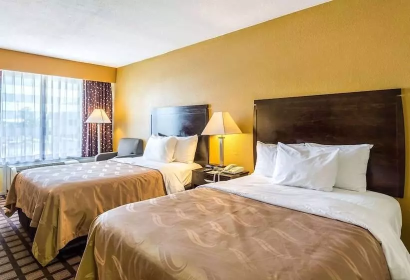 ２ダブルベッドのスタンダードルーム, Quality Inn & Suites Baton Rouge West  Port Allen