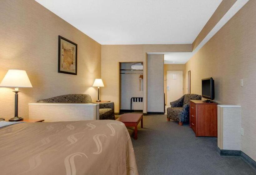 מיטת קינג בסוויטה, Quality Inn & Suites Benton  Draffenville