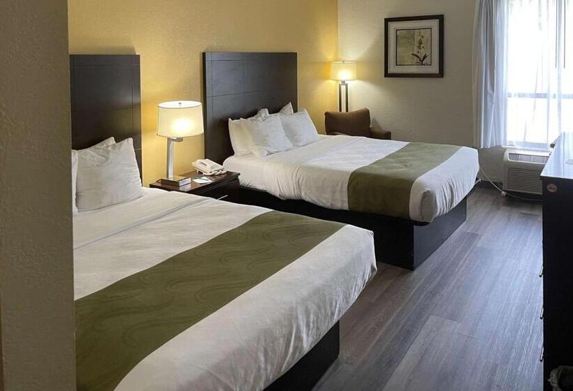 غرفة قياسية لذوى الاحتياجات الخاصة, Quality Inn & Suites