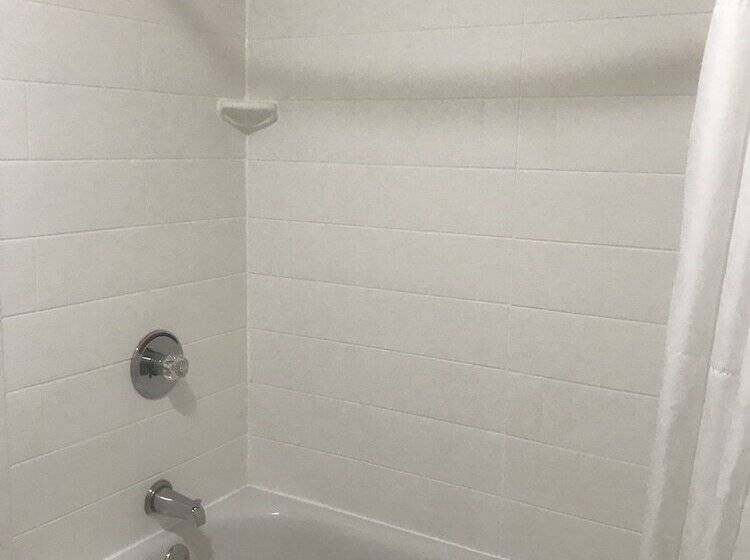 سوئیت برای معلولان, Rodeway Inn & Suites