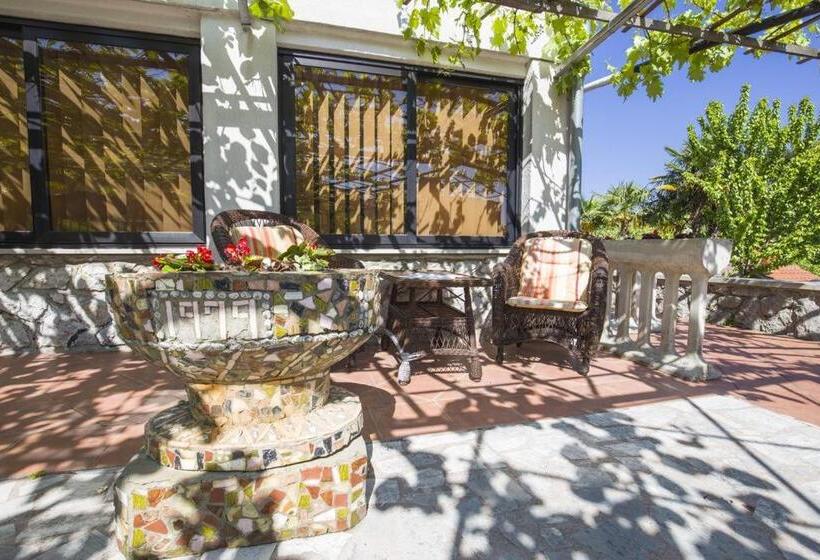 آپارتمان 2 خوابه, Apartments & Rooms Ribarić