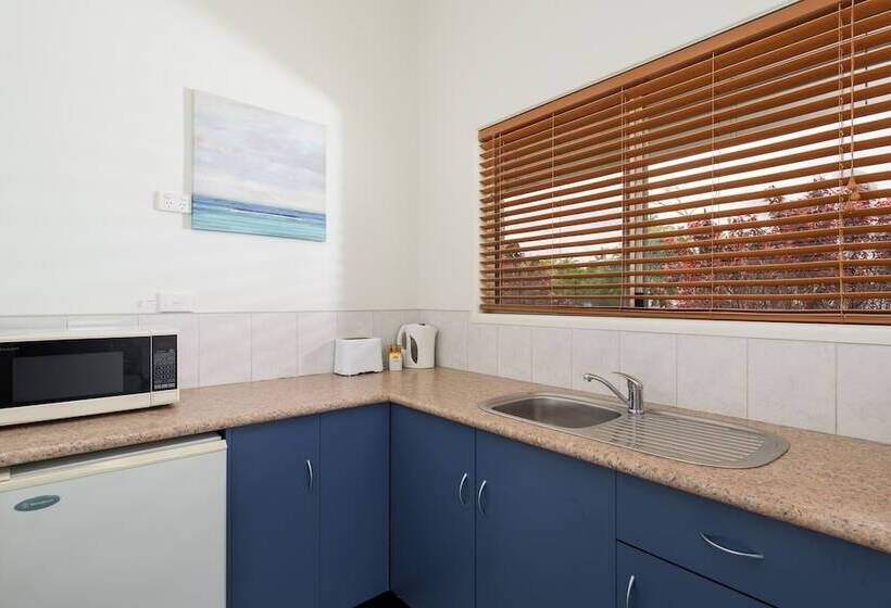 Хижина, Tin Can Bay S Sleepy Lagoon Motel