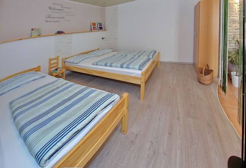 استودیوی استاندارد, Old Town Rooms   Koludraska Street