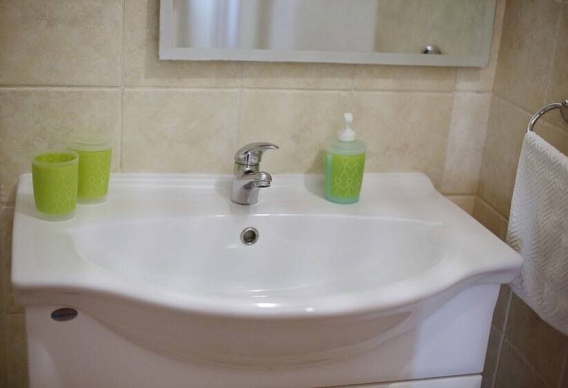 استودیوی استاندارد, Old Town Rooms   Koludraska Street