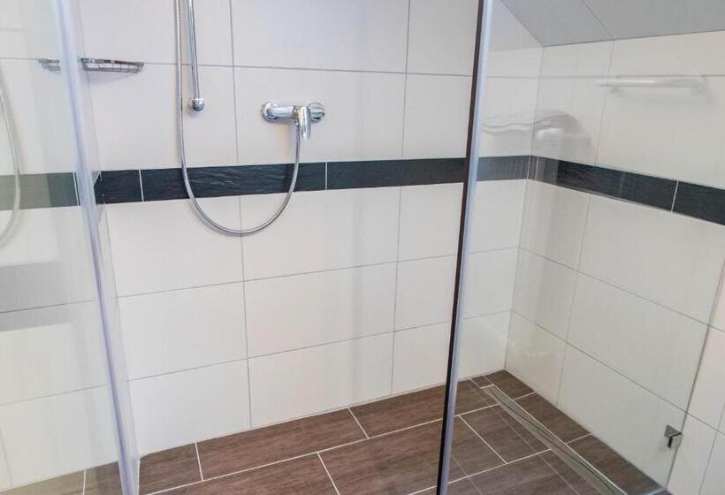 דירת שני חדרים, Stuub Simonswinkel