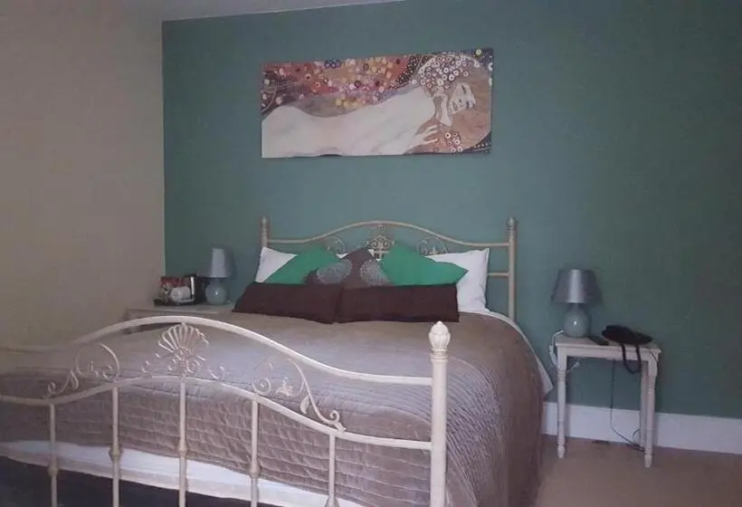 Deluxe Zimmer, Skellys