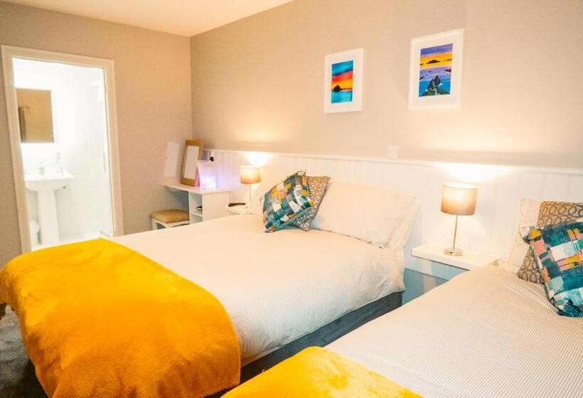 غرفة قياسية ثلاثية, Sraid Eoin House