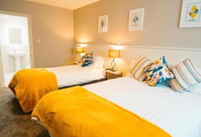 غرفة قياسية ثلاثية, Sraid Eoin House