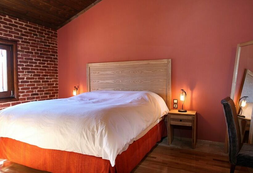 جناح مطلّ علي الجبل, Magema