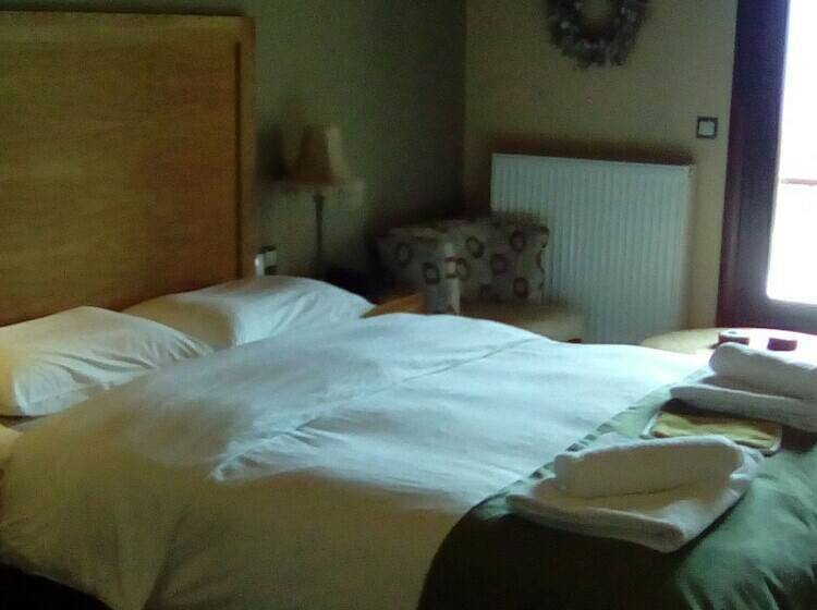 غرفة قياسية مطلة على الجبل, Magema