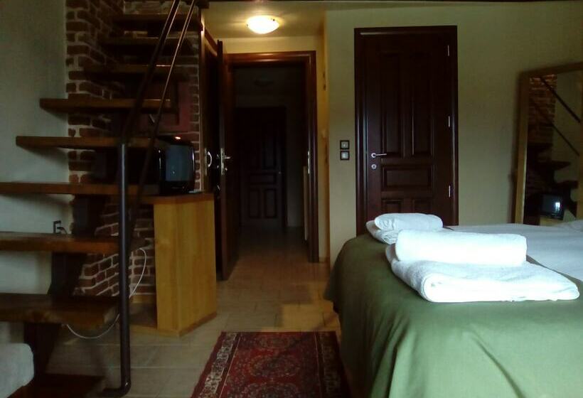 غرفة قياسية مطلة على الجبل, Magema