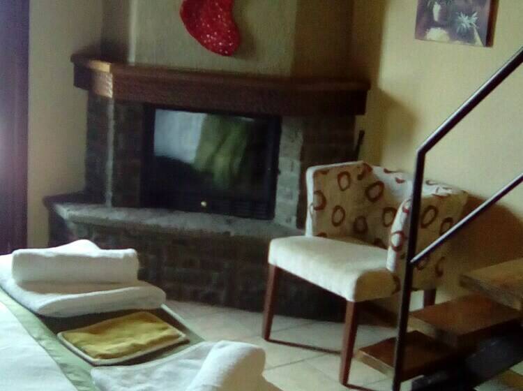 غرفة قياسية مطلة على الجبل, Magema