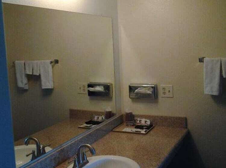 חדר סטנדרט שתי מיטות זוגיות, Holiday Motel Oakdale