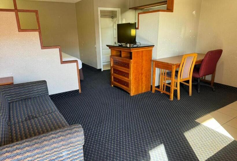 מיטת קינג בסוויטה, Homegate Studio And Suites San Antonio