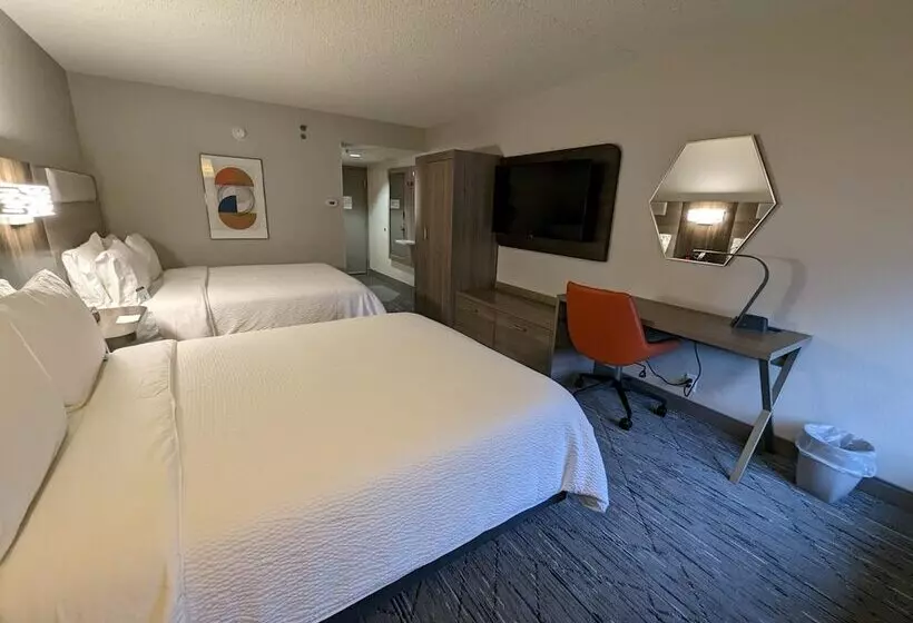 ２ダブルベッドのスタンダードルーム, Holiday Inn Express Indianapolis Airport, An Ihg