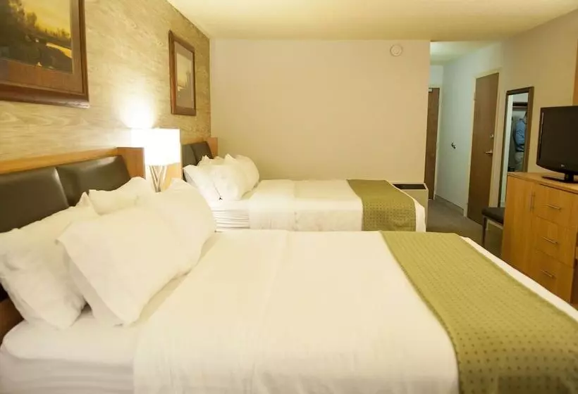 ２ダブルベッドのスタンダードルーム, Holiday Inn Spearfish Convention Center, An Ihg