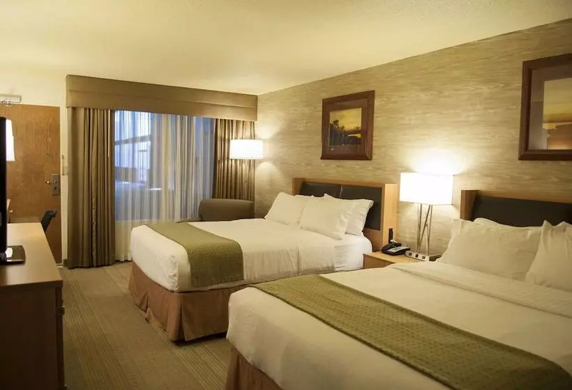 ２ダブルベッドのスタンダードルーム, Holiday Inn Spearfish Convention Center, An Ihg