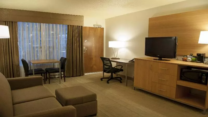 キングサイズベッドのスイートルーム, Holiday Inn Spearfish Convention Center, An Ihg
