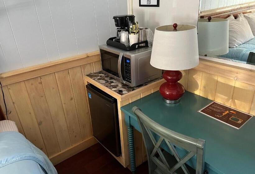 غرفة قياسية سرير كينج, Homestead Inn   Blowing Rock