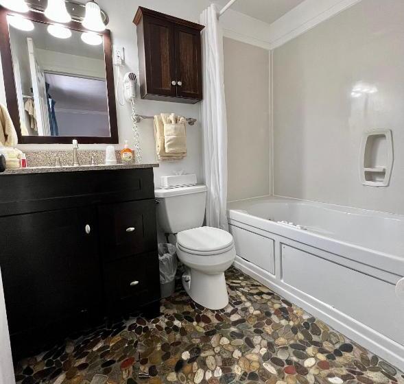 غرفة قياسية سرير كينج, Homestead Inn   Blowing Rock