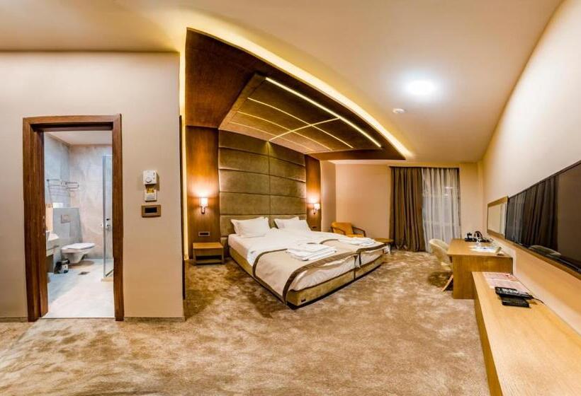 اتاق سوپریور, Amor