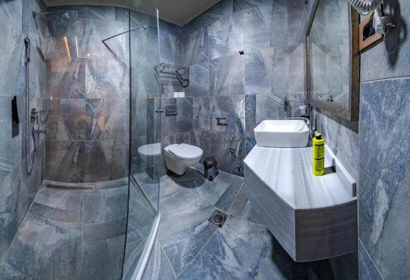 اتاق سوپریور, Amor