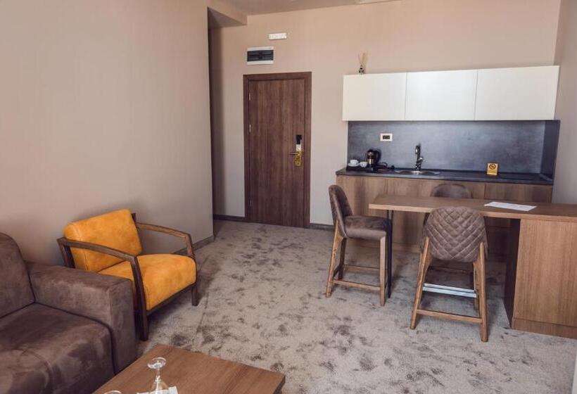 Deluxe Suite King Bed, Amor