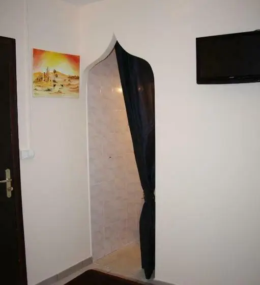 Habitación Estàndard Individual, L'acilya