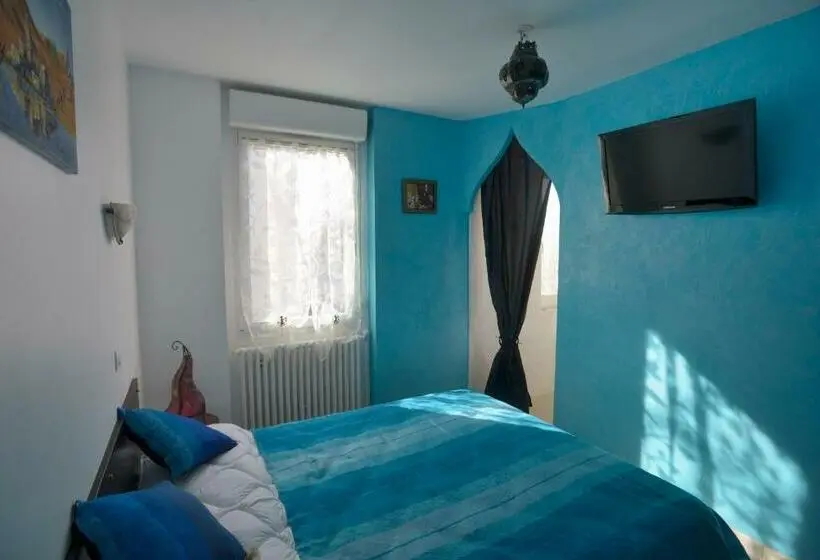 Habitació Estàndard, L'acilya