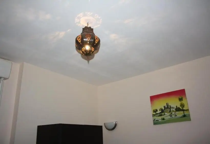 Habitación Estàndard Individual, L'acilya