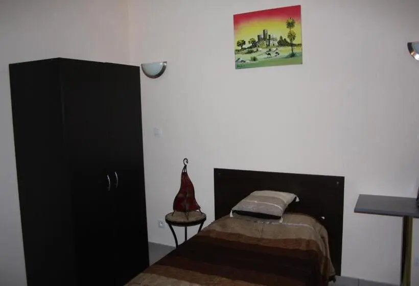 Habitación Estàndard Individual, L'acilya