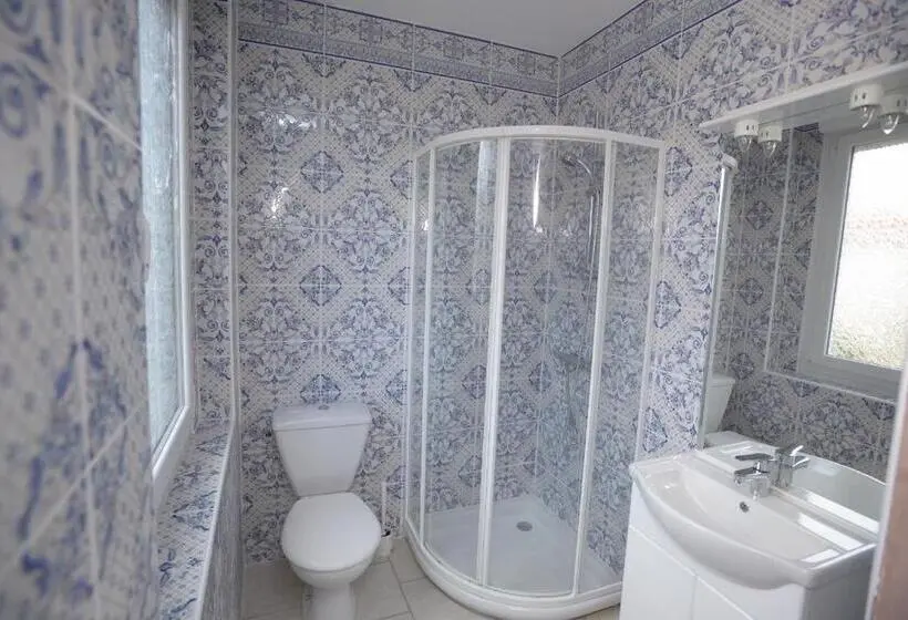 Habitación Estàndard Individual, L'acilya