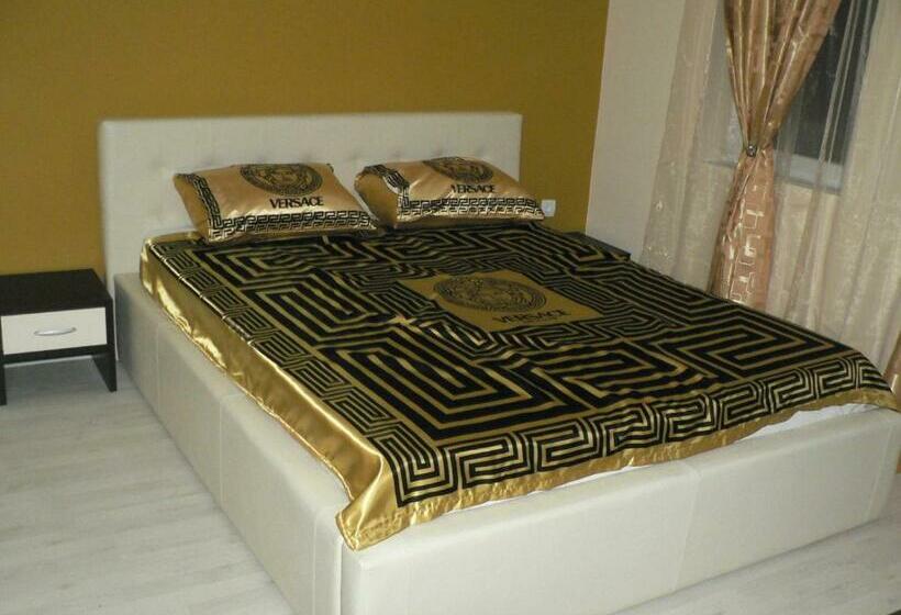 سوییت لوکس, Leder