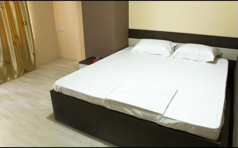 اتاق استاندارد سه نفره, Leder