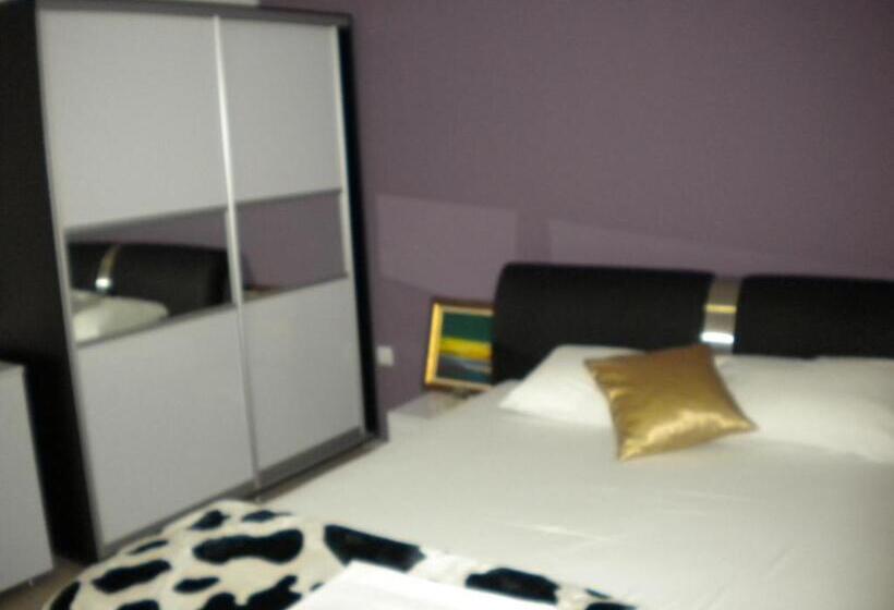 سوییت لوکس, Leder