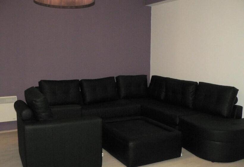 سوییت لوکس, Leder