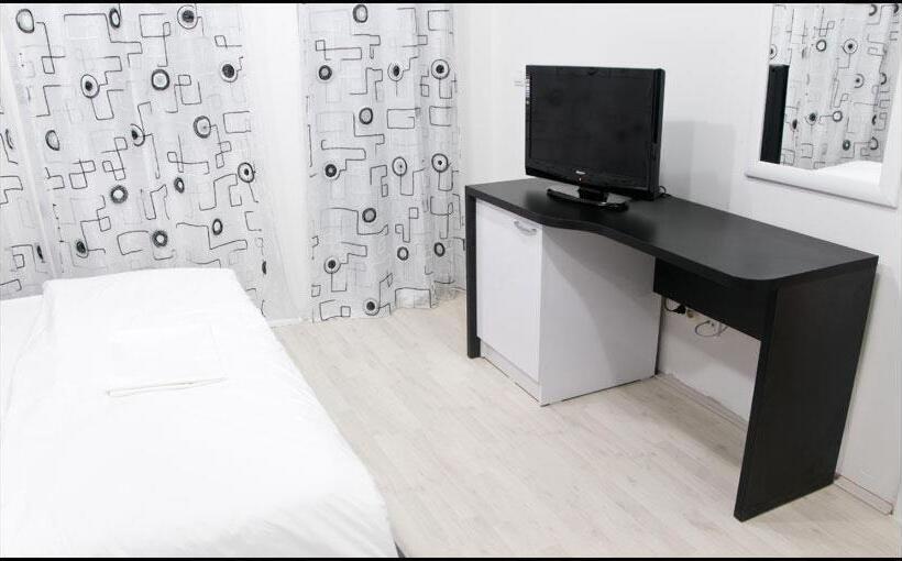 سوییت لوکس, Leder