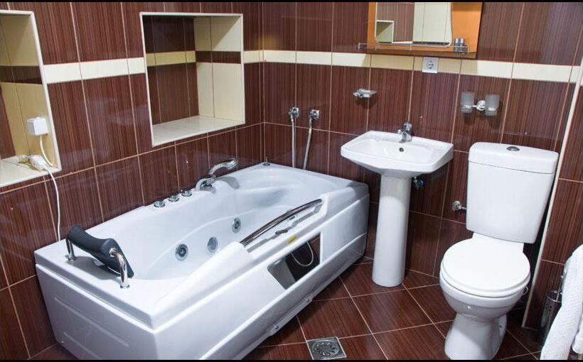 سوییت لوکس, Leder