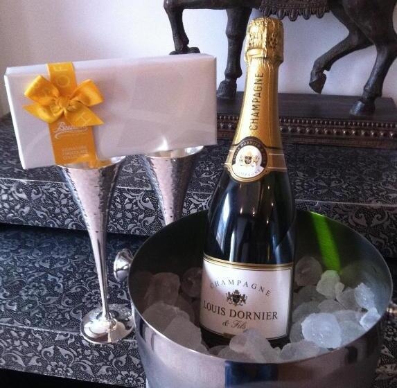 스위트, The Merchant House