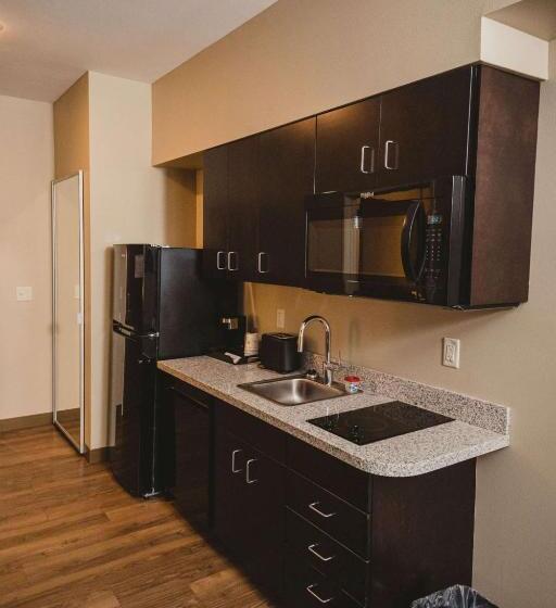 غرفة قياسية سرير ملكى لذوى الإحتياجات الخاصة, Best Western Plus Lakeview